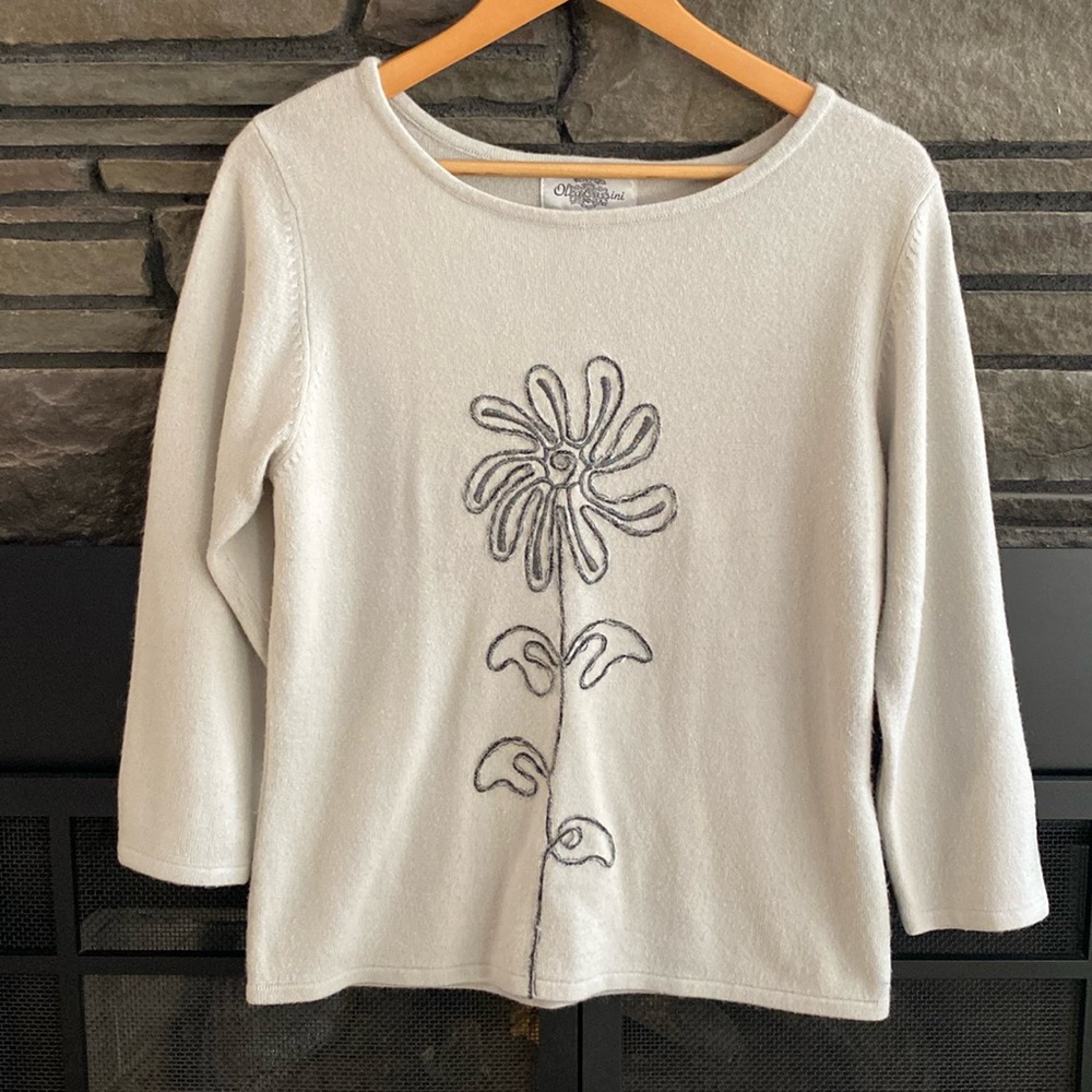 Beautiful vintage Oleg Cassini lightweight sweater